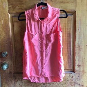 ☀️ Sleeveless button up shirt
